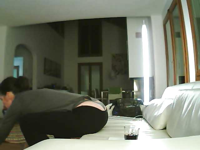 25P Hidden Cam Catches Housewife