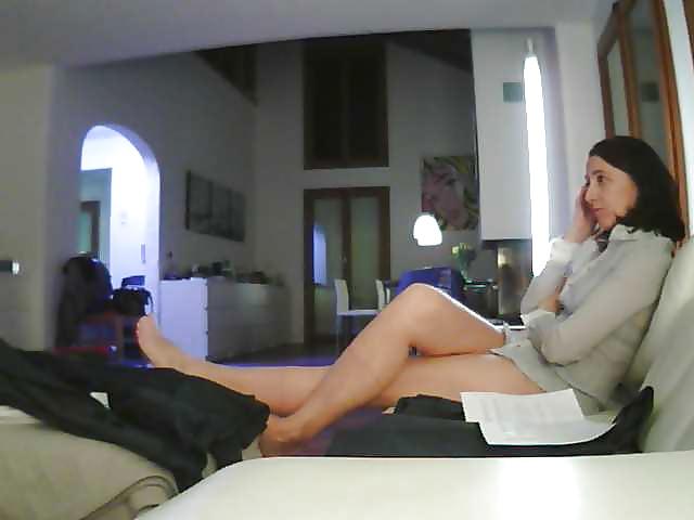 25P Hidden Cam Catches Housewife