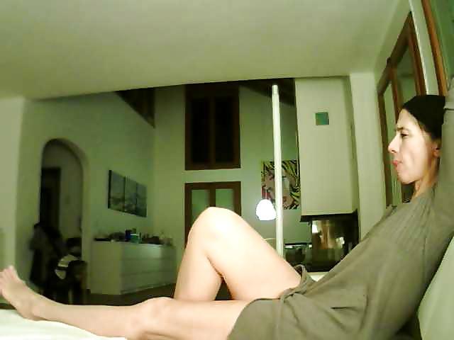 25P Hidden Cam Catches Housewife