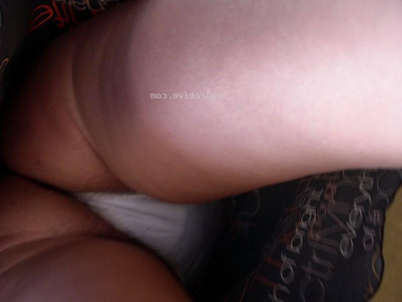 12P Hidden upskirt photos