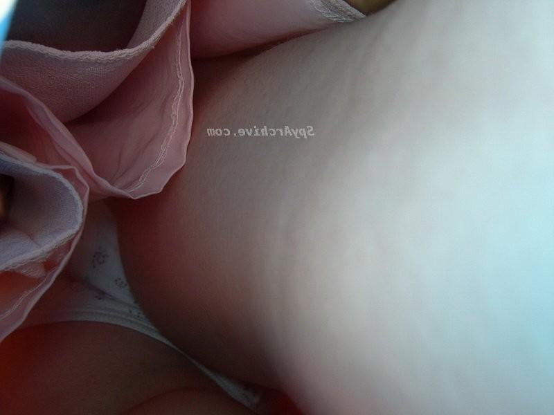 12P Hidden upskirt photos