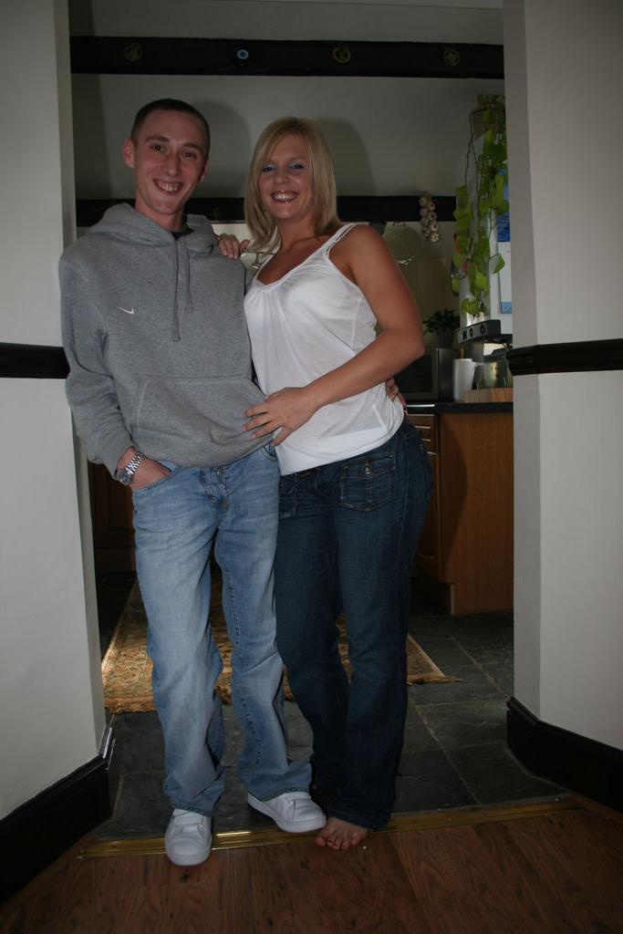 15P Blonde babe shows her fucking skills