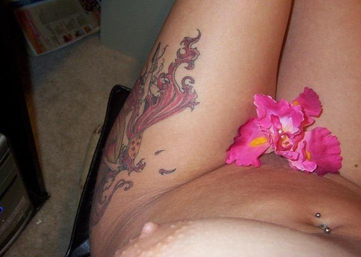 20P Amateur girlfriend sucks cock on her bed at home