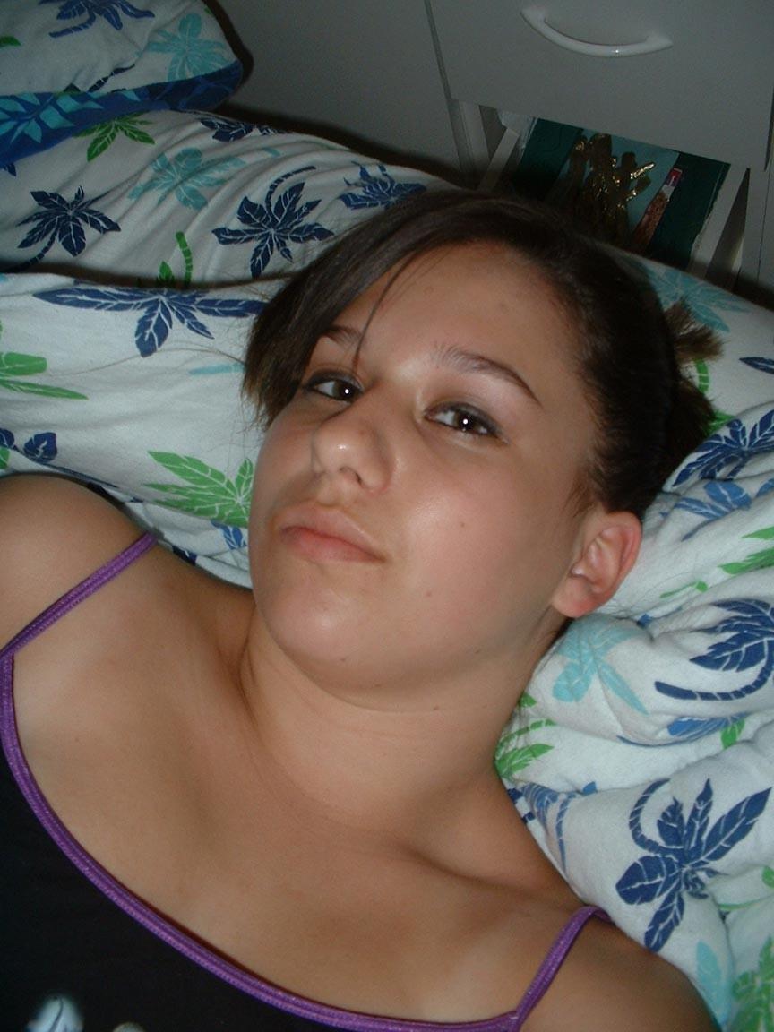 20P Busty brunette amateur girlfriend naked at home