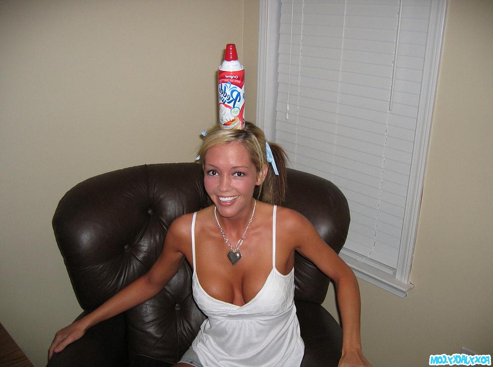14P Girls next door in home spy pictures