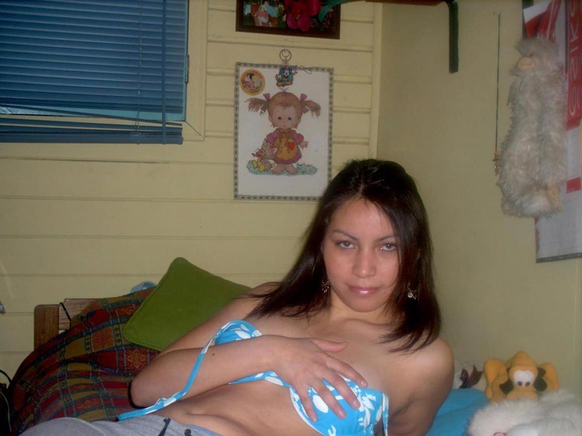 20P Amateur brunette girlfriend home fuck