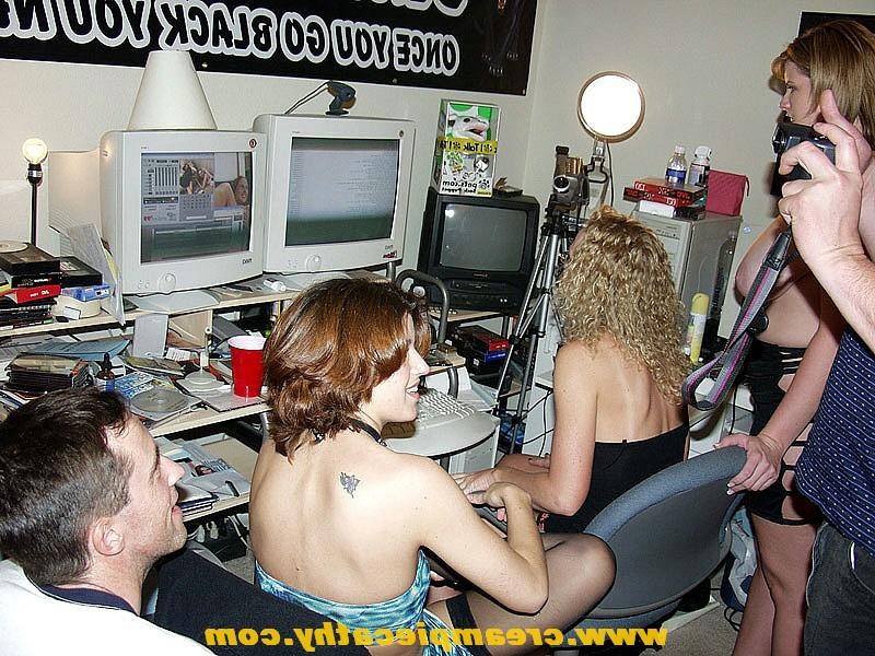 19P Peeing sucking and fucking for these friends at home party