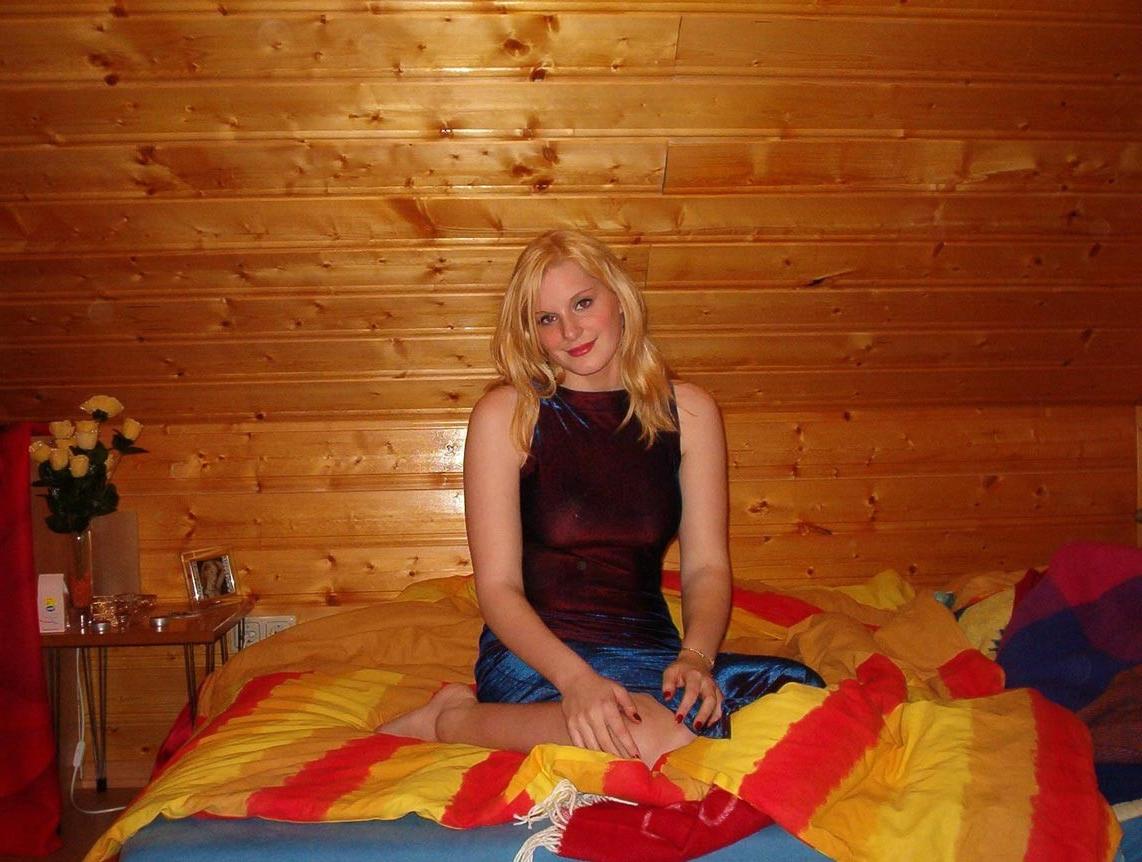 20P Hot blonde amateur girlfriend suck and fuck at home