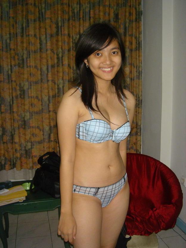 20P Hot amateur asian girlfriend naked at home