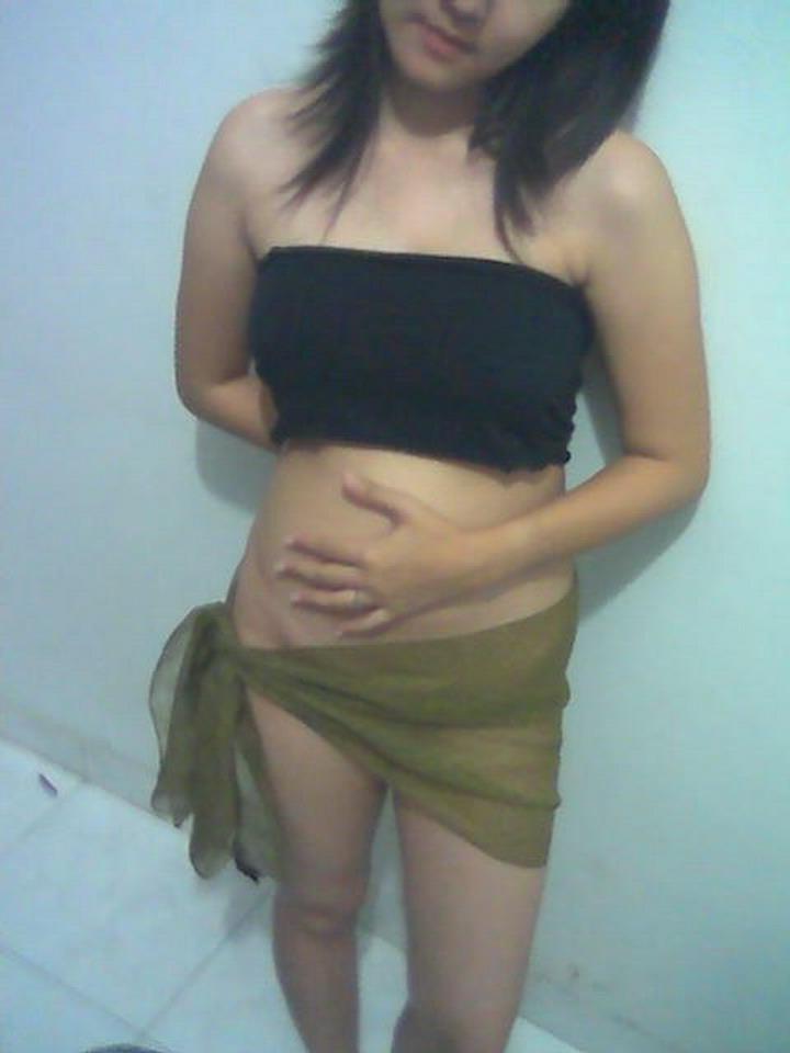 20P Hot amateur asian girlfriend naked at home
