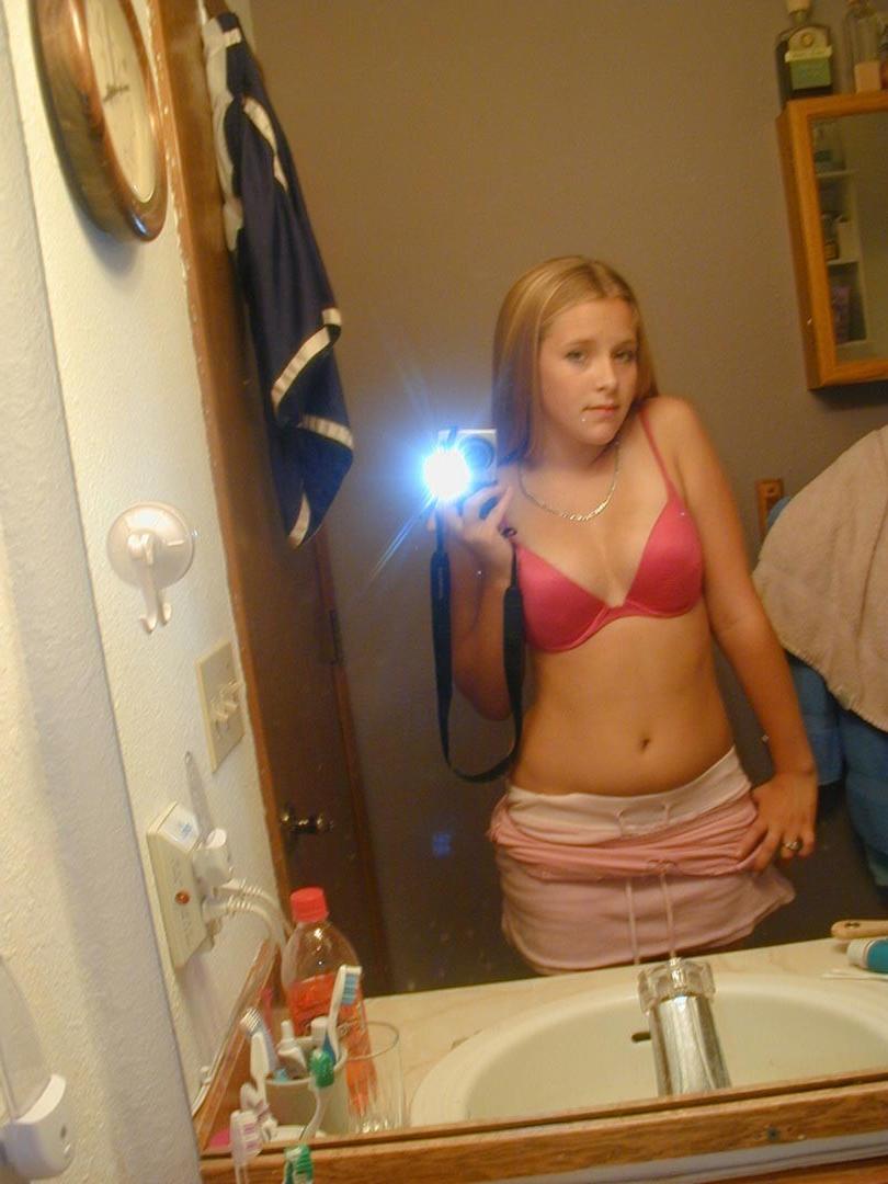 20P Amateur girlfriend selfshooting naked at home