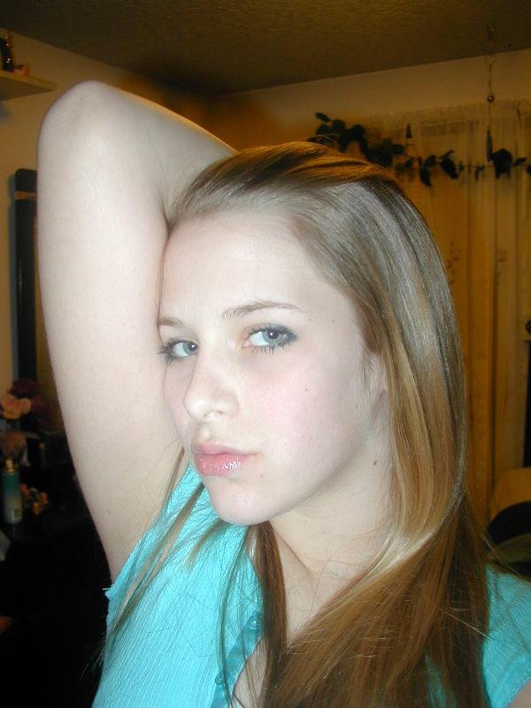 20P Amateur girlfriend selfshooting naked at home