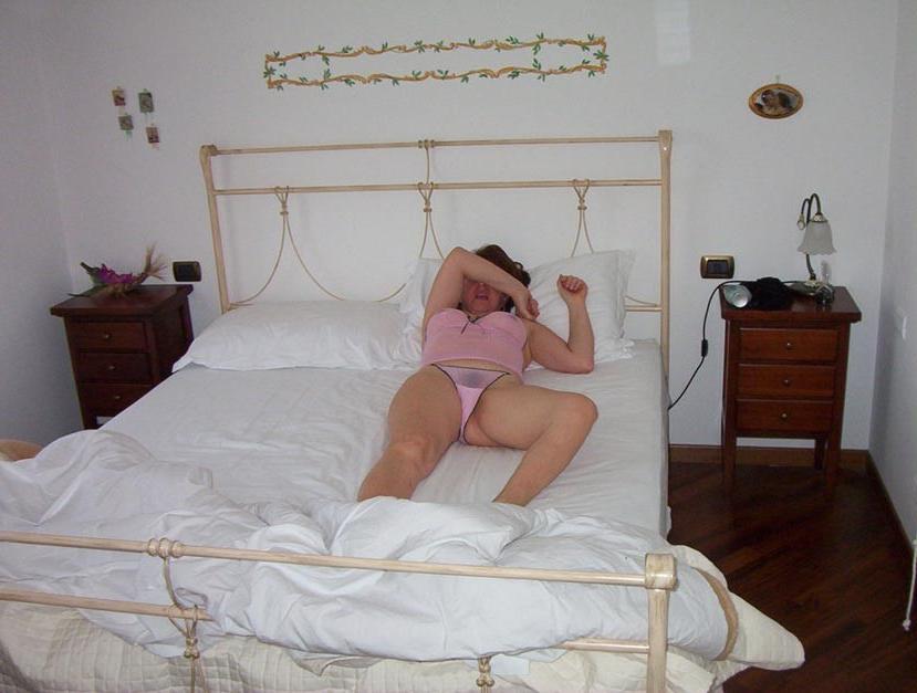 20P Amateur mature housewife sucking and getting fucked at home