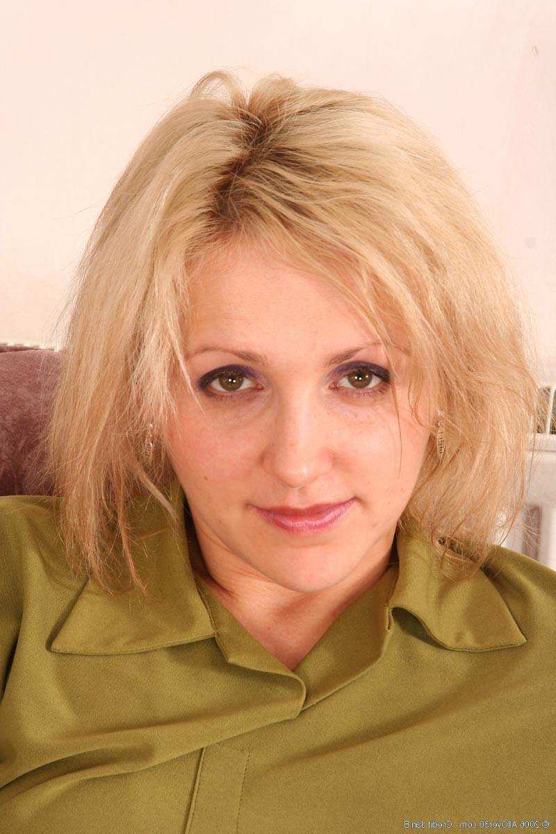 15P Horny milf stripping off pantyhose on the couch