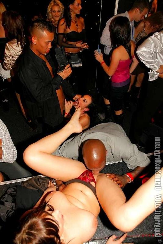 20P Drunk slut sucks a black poker that barely fits