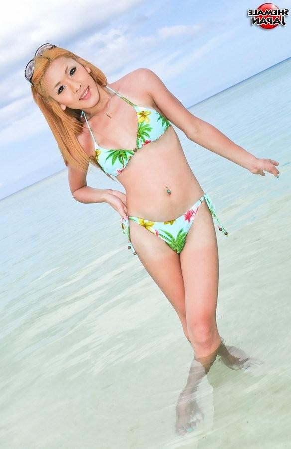 6P Japanese Shemale Hottie Gets Stiff In The Bath Tub