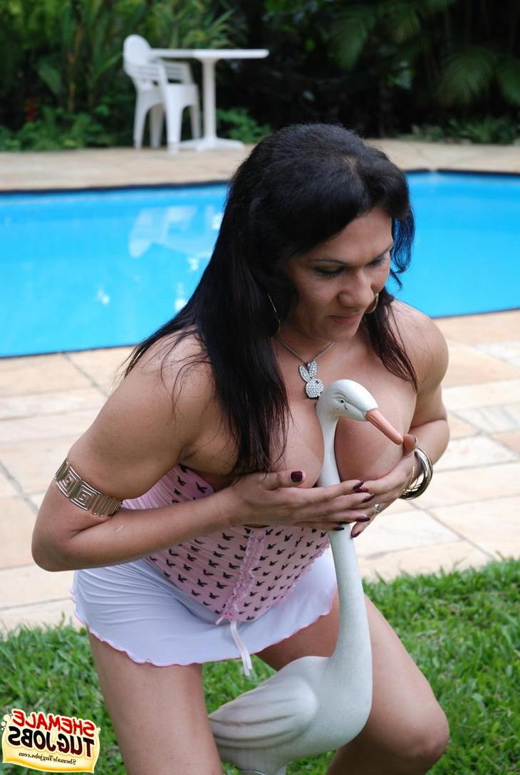 11P Busty shemale masturbating by the pool