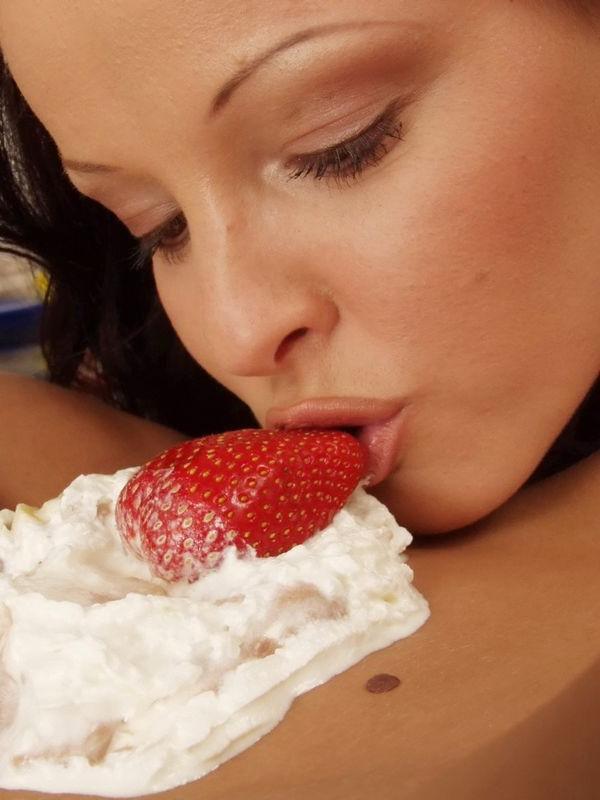 15P Sensual lovers spread pussy wide