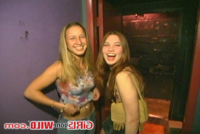 10P Two best friends get drunk and topless