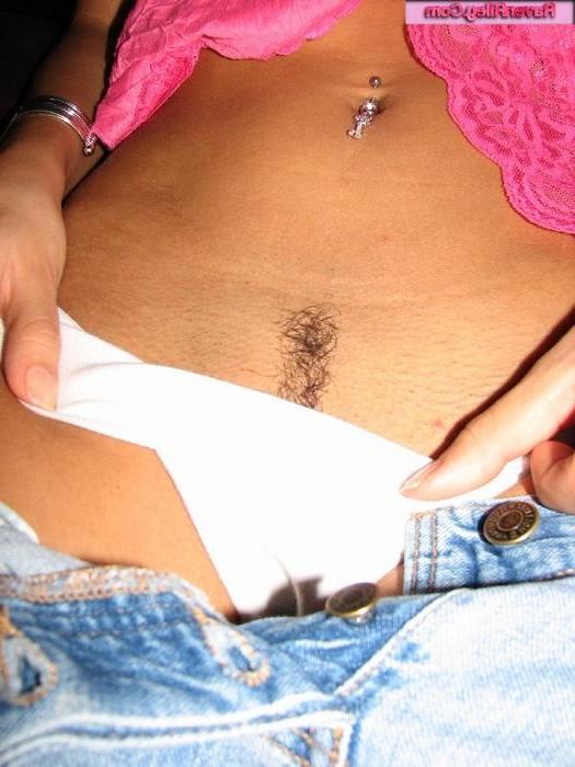 15P Raven Riley strips off nude on her couch