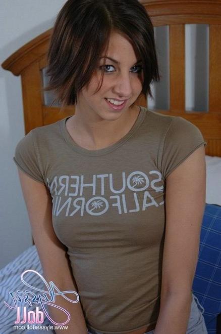 15P Alyssa Doll dildo masturbating
