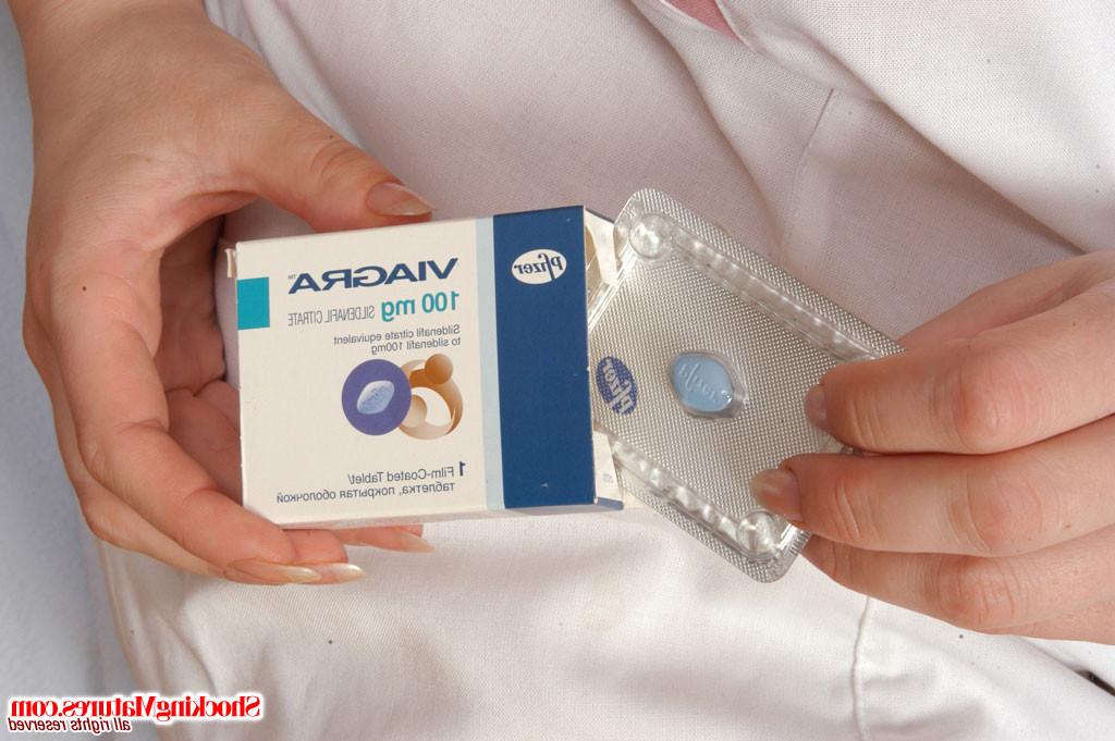 15P Older doctor viagra and fucked sexy boy