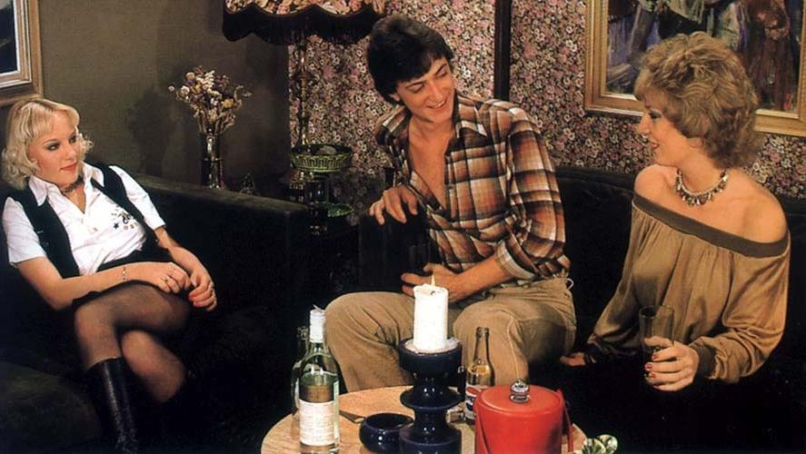 16P Two seventies ladies pleasing a lucky friend
