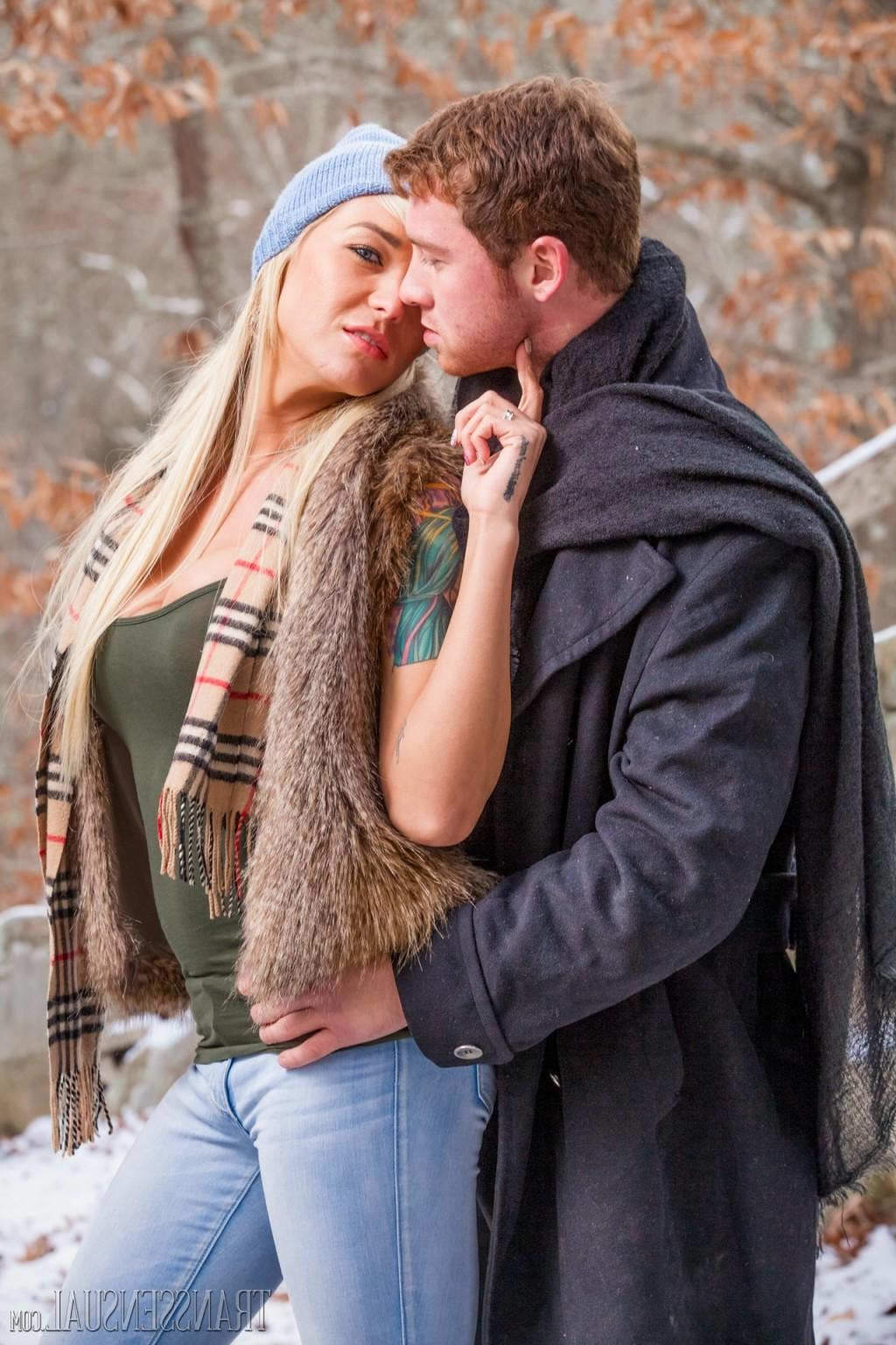 15P Sexy shemale with lovers