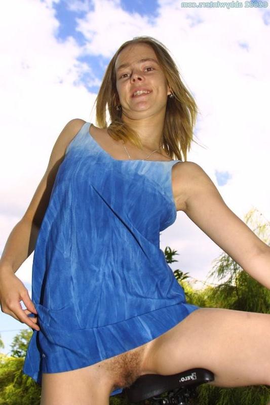 15P Striptease in a city park