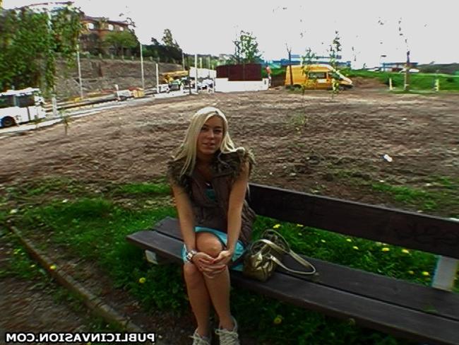 16P blonde hotty blows a stanger at the park
