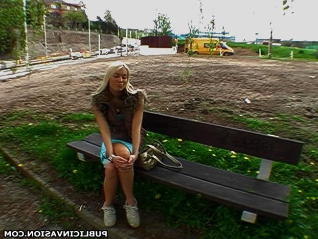 16P blonde hotty blows a stanger at the park