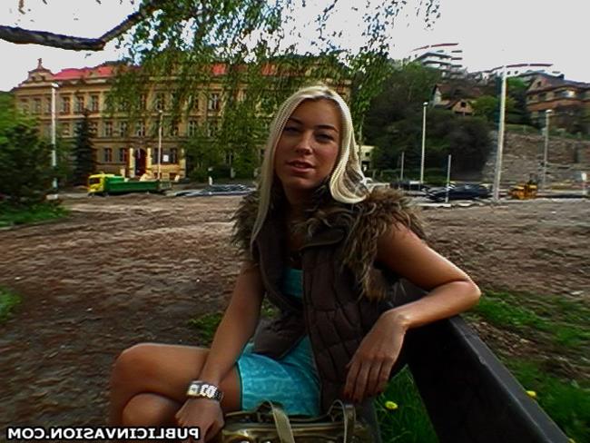 16P blonde hotty blows a stanger at the park