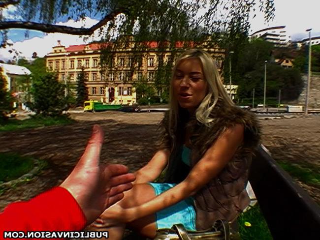 16P blonde hotty blows a stanger at the park