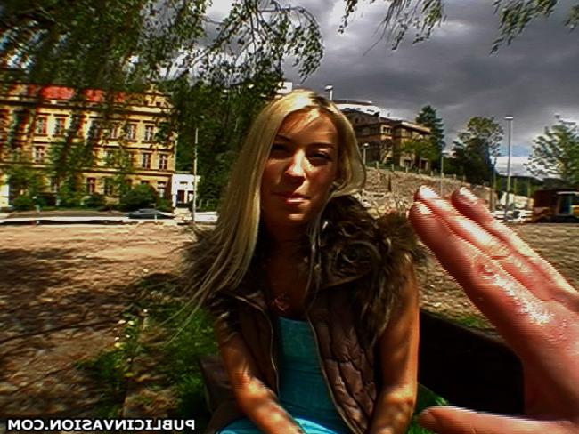 16P blonde hotty blows a stanger at the park