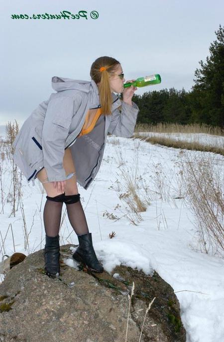 16P Spying on peeing teen