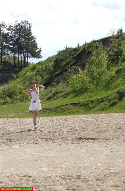 16P Sporty young babe loves peeing outdoors