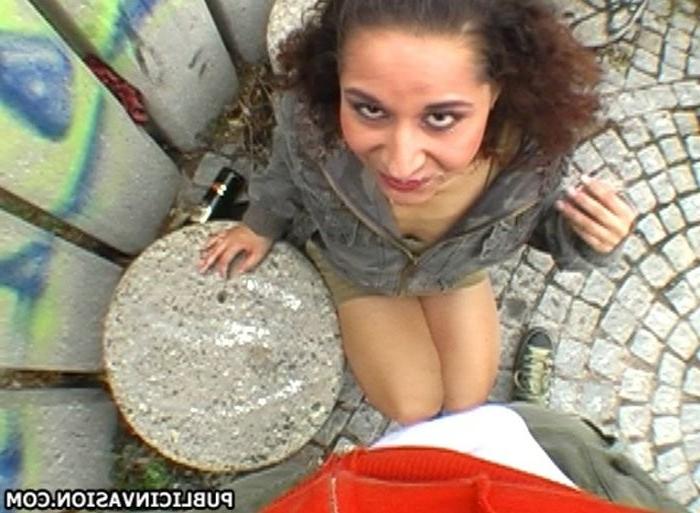 16P lovely girl in a public park blowjob in action