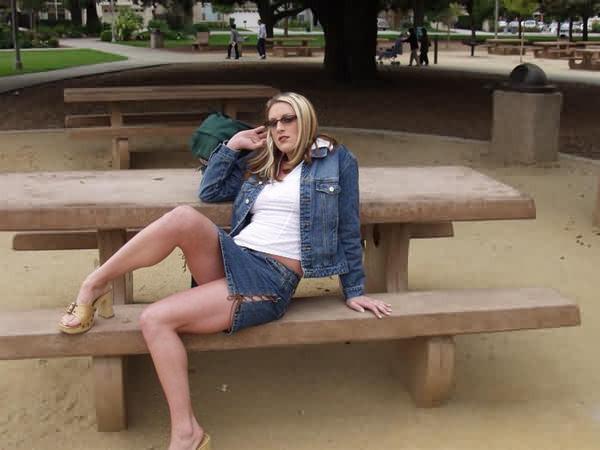 16P Blonde Zoe Flashes Workmen at Public Park