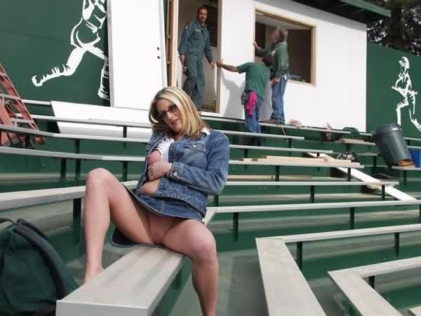 16P Blonde Zoe Flashes Workmen at Public Park