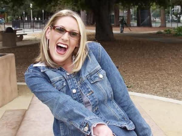 16P Blonde Zoe Flashes Workmen at Public Park