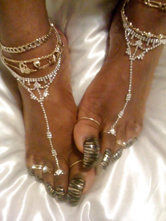 25P My friend toenails