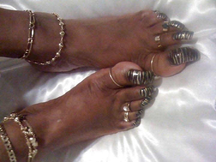 25P My friend toenails