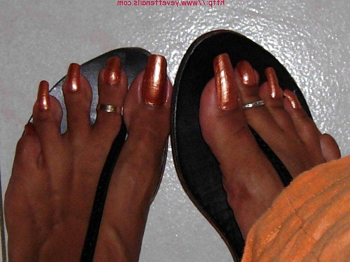 25P My friend toenails