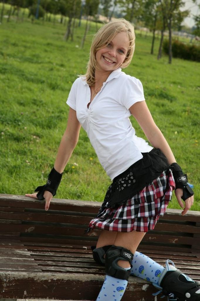 15P Teen spreads pussy in the park on rollerblades