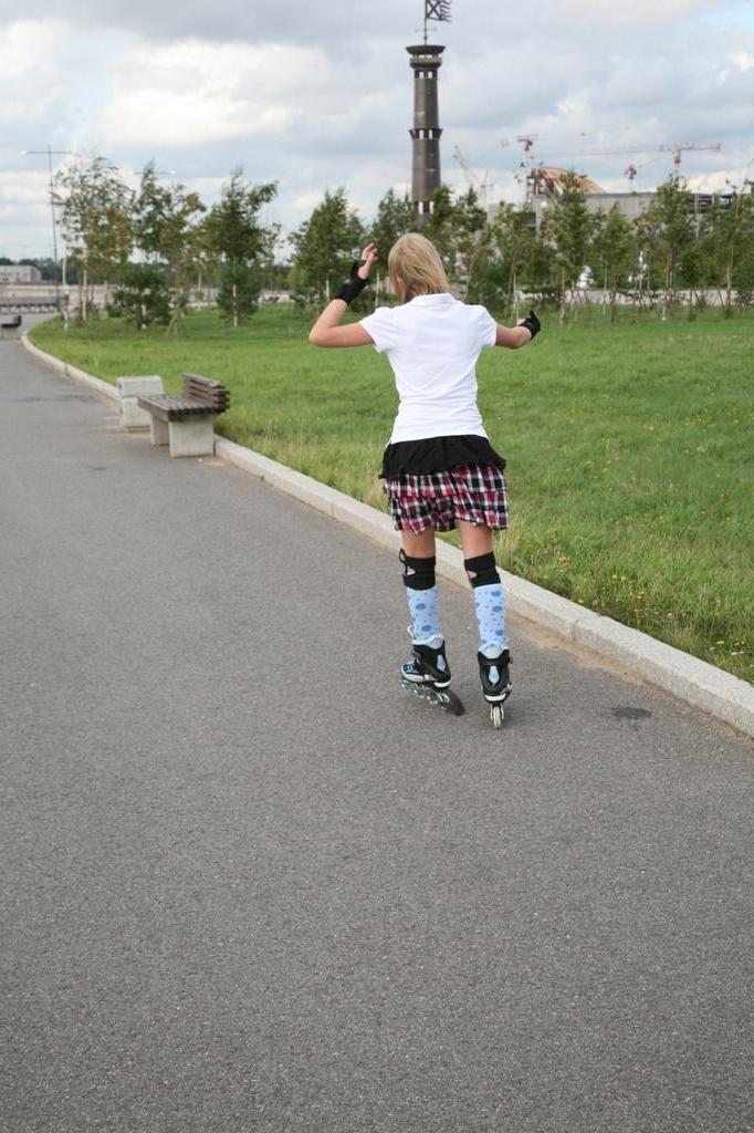 15P Teen spreads pussy in the park on rollerblades