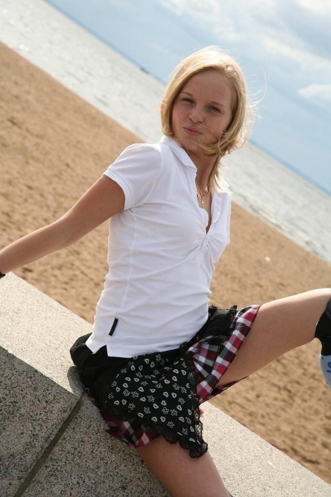15P Teen spreads pussy in the park on rollerblades