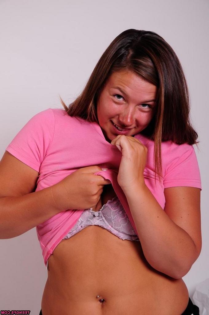 15P Homemade teen girlfriend poses in pink panties