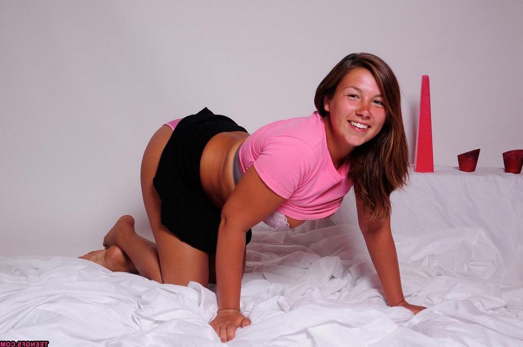 15P Homemade teen girlfriend poses in pink panties