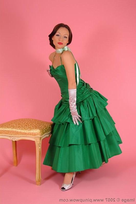 16P sexy pin up woman posing in panties and stockings