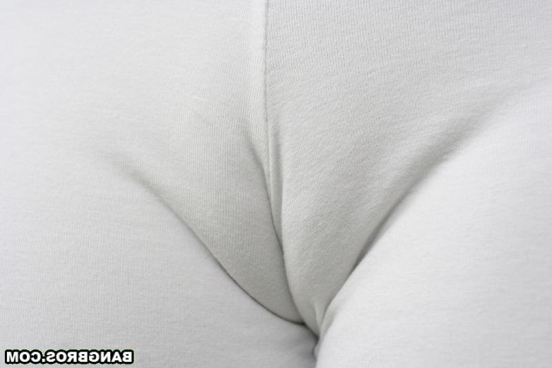 15P the best close ups of great cameltoe pussy!